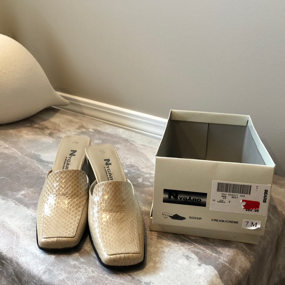 NIB Nygard slip on